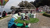 Foto: Traveler harus membayar tiket masuk Candi Gedong Songo dulu sebesar Rp 10.000 untuk turis domestik. Ayana Gedong Songo lokasinya sebelum mencapai candi, satu belok kiri. (Eko Susanto/detikTravel)