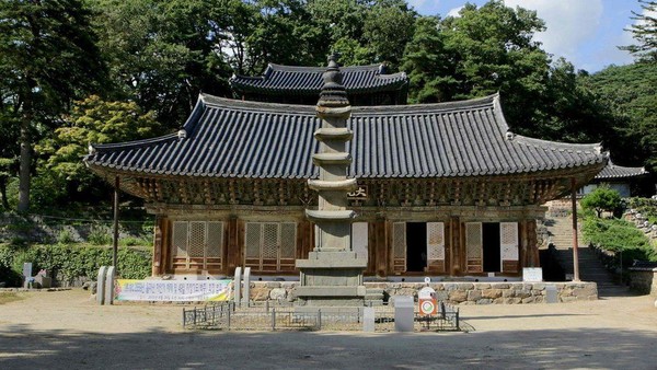 Di Korea Selatan, komplek biara di Pegunungan Sansa menjadi pilihan UNESCO. Situs ini telah digunakan sebagai pusat keagamaan sejak abad ke-7. (UNESCO)