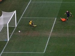Iniesta sendiri dikenal sebagai pahlawan timnas Spanyol di Piala Dunia 2010, usai gol tunggalnya ke gawang Belanda di menit ke-116 memastikan Tim Matador menjuarai turnamen. (Foto: Michael Steele/Getty Images)