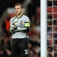 Akinfeev bermain sebagai kiper dan kapten untuk CSKA Moscow dan tim nasional Rusia. Foto: Dok. Getty Images