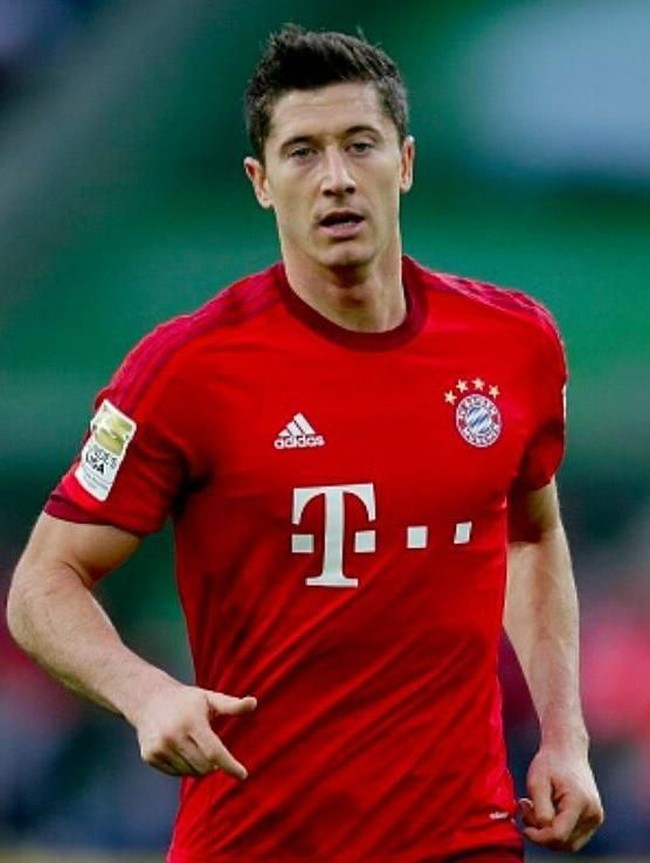 Eks striker Borussia Dortmund, Robert Lewandowski, kini menjadi tumpuan bagi timnas Polandia dalam mencetak gol. Ia sering dibandingkan dengan Messi dan Ronaldo sebagai salah satu striker terbaik dunia tahun ini. Foto: Instagram