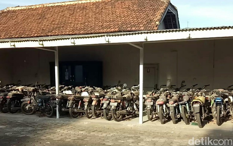 Koleksi Motor Tua Raja Sengon Banyuwangi. Foto: Ardian Fanani Koleksi Motor Tua Raja Sengon Banyuwangi. Foto: Ardian Fanani