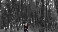 Selain pantai, Adzana juga berkunjung ke aneka destinasi wisata alam lainnya (adzanabs/Instagram)