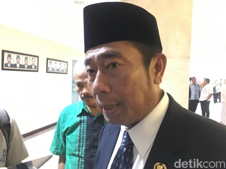 Lulung di DPRD: UPS, USB, hingga Dipecat karena Tak Dukung Ahok Lulung di DPRD: UPS, USB, hingga Dipecat karena Tak Dukung Ahok