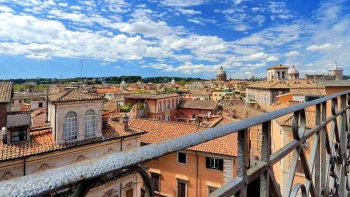 Rumah mewah abad 16 senilai US$ 44 Juta atau Rp 16 miliar (Rp 14.000/US$) di Roma, Italia, dilelang dan menerima tawaran dalam Cryptocurrency alias bitcoin cs.