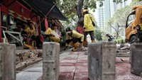 Perbaikan trotoar ini salah satunya adalah untuk mendukung pelaksanaan Asian Games 2018 yang akan digelar di Jakarta dan Palembang.