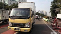 Tak hanya memberikan sosialisasi kepada para pengendara, Dishub DKI dan Polda Metro Jaya juga sudah menyiapkan rute alternatif bagi para pengendara yang tak bisa melintas di ruas jalan tersebut.