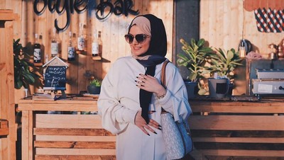 Foto: Gaya Hijabers Arab Cantik yang Ngerap Rayakan Izin Mengemudi