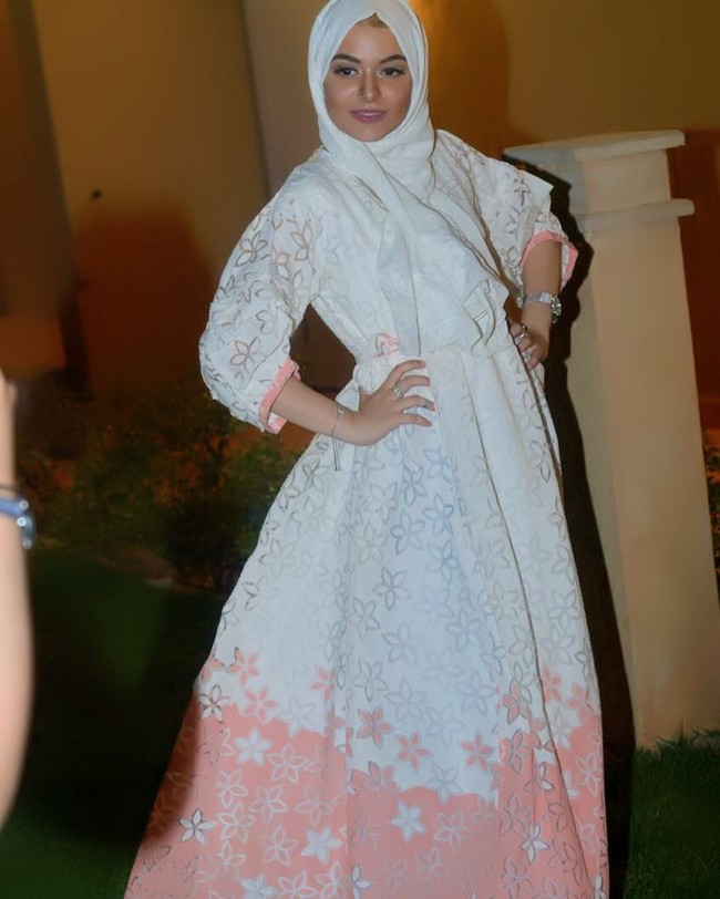 Subscribers Youtube Leesa Seal juga meningkat sejak rilisnya video klip tersebut. Kini ia memiliki 14,500 subscribers, padahal ia baru mengunggah sedikit video di akunnya. Foto: Instagram/LeesaSeal