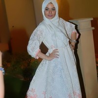 Subscribers Youtube Leesa Seal juga meningkat sejak rilisnya video klip tersebut. Kini ia memiliki 14,500 subscribers, padahal ia baru mengunggah sedikit video di akunnya. Foto: Instagram/LeesaSeal