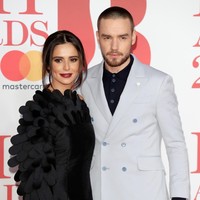Jalinan cinta Cheryl Cole dan Liam Payne akhirnya harus berakhir juga. Lewat Twitter, Cheryl mengumumkan pisah dari Liam yang usianya lebih muda 10 tahun darinya. Sudah dikarunia satu putra, Bear, Cheryl kini berstatus jomblo. Dengan perawakannya yang menawan, bukan tidak mungkin Cheryl bakal segera menemukan pengganti Liam. (Foto: John Phillips/Getty Images)