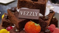 Selain gemar ngopi dan makan sushi, Taecyeon juga penyuka dessert manis seperti roti cokelat ini. Ia mengunggah foto kue cokelat ini dengan menyertakan emotikon love. Foto: Instagram otaecyeonk