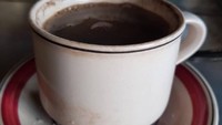 ‘Kopi pertama pagi ini, hitam dan manis,’ tulis @dedy.human. Wah, tahu goreng plus kopi hitam memang berjodoh. Mantap! Foto: Instagram @dedy.human