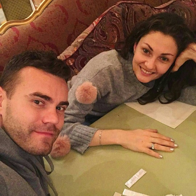 Ini adalah Ekaterina Gerun, wanita cantik yang sukses memikat hati Akinfeev. Ekaterina berprofesi sebagai model dan penari, juga pernah mengikuti ajang ratu kecantikan seperti Miss Universe Ukraine. Foto: Dok. Getty Images