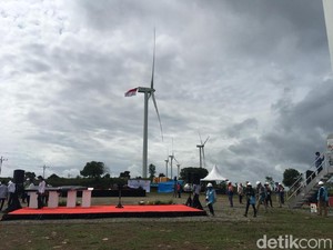 Kompak Batikan, Rini hingga Jonan Ketiup Angin di Sulawesi