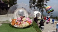 Foto: Selain itu, ada enam spot berbayar seperti balon dan bubble ukuran besar serta kecil. Untuk spot berbayar ini sekali foto masing-masing Rp 5.000. (Eko Susanto/detikTravel)