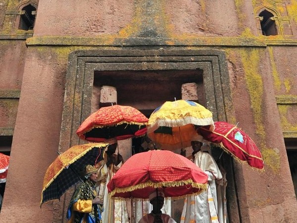 D bangun pada abad ke-12, Santo Giorgis berada tepat di jantung Lalibela yang sempat menjadi ibukota Ethiopia sampai pada abad ke-13. Pembangunannya pun tak main-main, yaitu selama 20 tahun. (AFP) D bangun pada abad ke-12, Santo Giorgis berada tepat di jantung Lalibela yang sempat menjadi ibukota Ethiopia sampai pada abad ke-13. Pembangunannya pun tak main-main, yaitu selama 20 tahun. (AFP)