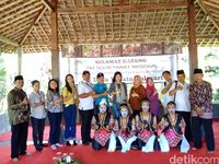 Rombongan tim Kementerian Pariwisata di Dewi Pulesari, Sleman (Ristu Hanafi/detikTravel)