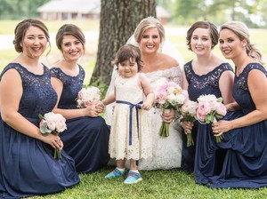 Hiks! Ada Cerita Haru di Balik Bocah yang Jadi Bridesmaid Ini