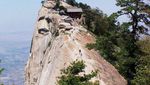 Ngeri Banget! Ini Jalur Setapak untuk Minum Teh di Ketinggian 2.160 Meter