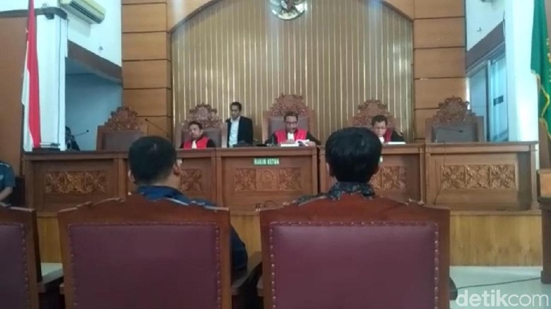 Saksi Pelapor Sebut Twit Ahmad Dhani Ubah Sentimen Warga ke Ahok Saksi Pelapor Sebut Twit Ahmad Dhani Ubah Sentimen Warga ke Ahok