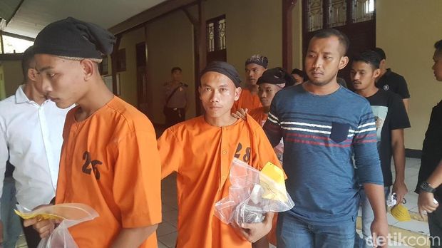 Tersangka pelaku pelemparan batu dari atas jembatan Tol Tangerang