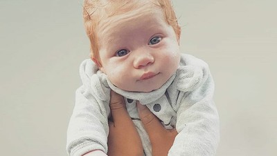 Potret Menggemaskan Bayi Berambut Merah
