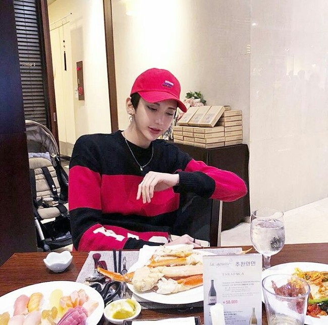 Penampilan Jin Ho pun sangat berubah dari sebelum dan sesudah melakukan bedah plastik. Foto: Dok. Han Jin Ho