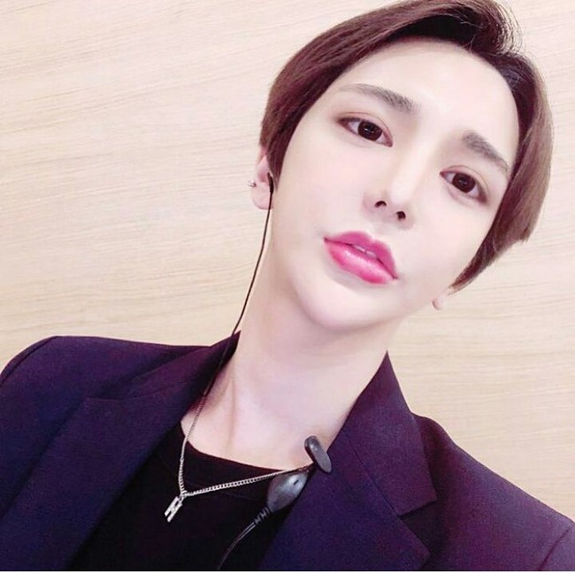 Temui Han Jin Ho, pria yang benar-benar menciptakan wajahnya sesuai dengan keinginannya. Foto: Dok. Han Jin Ho