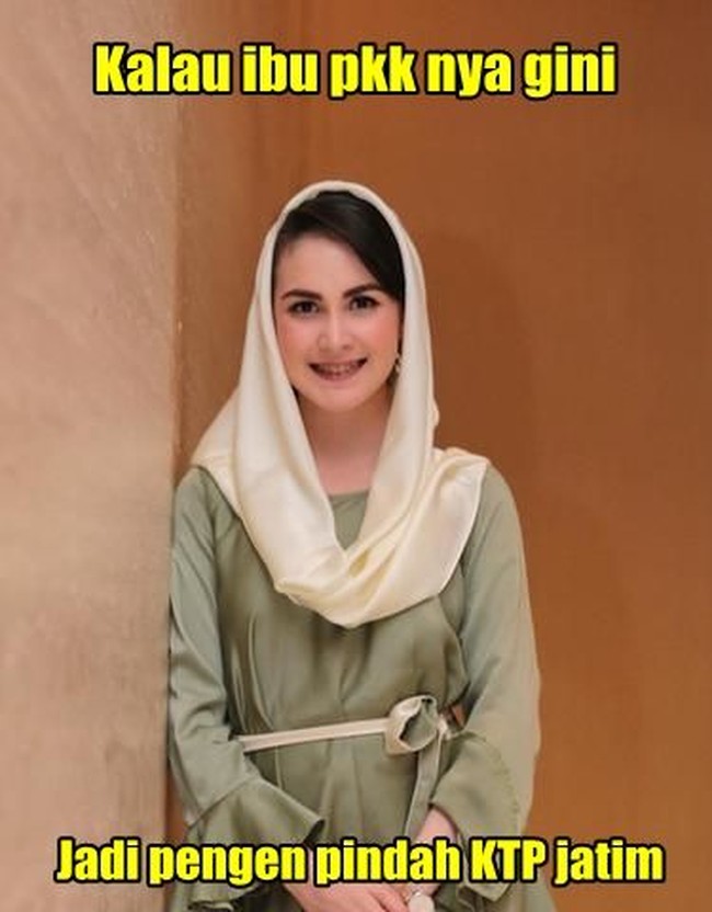 Pesona Arumi Bachsin tentu mampu memikat siapapun yang melihatnya. Hal tersebut membuat banyak netizen terutama pria rasanya ingin pindah KTP ke Jawa Timur jika Ibu PKK-nya cantik. Foto: Istimewa