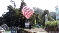 Foto: Tapi yang perlu traveler pahami, Ayana ini lokasi untuk spot foto, bukan rest area. Jadi mohon pengertian antar pengunjung, jangan berlama-lama karena masih banyak yang antre selain kita. (Eko Susanto/detikTravel)