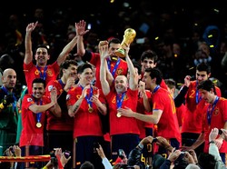 Apalagi bukan karena keberhasilannya menjuarai Piala Dunia 2010. Iniesta benar-benar di puncak kariernya kala itu. (Foto: Jamie McDonald/Getty Images)