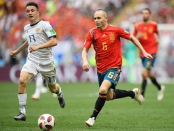 Masuknya Iniesta jelas membuat serangan Spanyol menjadi lebih hidup. Pergerakannya di Luzhniki Stadium, Minggu (1/7/2018) benar-benar merepotkan Rusia. (Foto: Matthias Hangst/Getty Images)