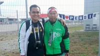 Roy mengatakan bahwa untuk dapat pergi ke Rusia, ia membutuhkan waktu 4 tahun untuk menabung. Ia pun mengatakan penghasilan dari menjadi driver ojek online ia dapatkan sekitar Rp 200 ribu hingga Rp 300 ribu per harinya. Ia pun mengakui, memang saat ini pendapatannya sudah tak sebesar dulu, namun dirinya tetap bisa menabung. Istimewa/Instagram @roy96rsz.