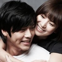 Song Hye Kyo dan Hyun Bin bertemu lewat drama The Way They Live pada 2008 dan berkencan selama dua tahun. Keduanya putus ketika Hyun Bin menjalani wajib militer. Hyun Bin dan Song Hye Kyo punya jadwal yang sibuk di sini dan luar negeri, menyebabkan konflik dalam hubungan mereka, AM Entertainment mengonfirmasi dalam pernyataan tertulis. Foto: Istimewa