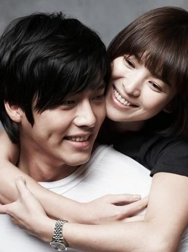 Song Hye Kyo dan Hyun Bin bertemu lewat drama The Way They Live pada 2008 dan berkencan selama dua tahun. Keduanya putus ketika Hyun Bin menjalani wajib militer. Hyun Bin dan Song Hye Kyo punya jadwal yang sibuk di sini dan luar negeri, menyebabkan konflik dalam hubungan mereka, AM Entertainment mengonfirmasi dalam pernyataan tertulis. Foto: Istimewa