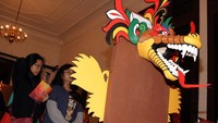 Para pengunjung cukup antusias melihat pameran ini. Festival akan berlangsung pada 17-19 Juli 2018 mendatang yang akan diisi dengan pameran topeng dan penampilan dari berbagai jenis tari topeng dengan latar belakang budaya yang berbeda baik dari Indonesia bahkan dari mancanegara sehingga dapat menarik para wisatawan. Foto: dok. Dinpar Lamandau