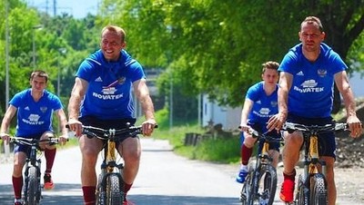 Gemar Gowes Sepeda, Sisi Lain Sergey Pencetak Gol Bunuh Diri Rusia