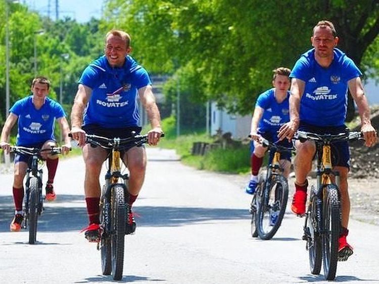 Gemar Gowes Sepeda, Sisi Lain Sergey Pencetak Gol Bunuh Diri Rusia