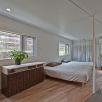 Tim arsitek dari Mitsuishi Architects Atelier punya cara jenius membuat rumah super mungil bertingkat dua ini jadi terasa lega dan nyaman untuk dihuni keluarga kecil beranggotakan tiga orang. (Foto: Dok. Mizuishi Architect Atelier/ Hiroshi Tanigawa)