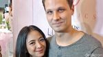 7 Artis yang Nikahi Fans: Iko Uwais hingga Titi Kamal