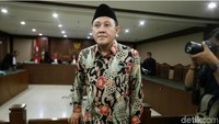 Mantan anggota DPRD Lampung Tengah dari Fraksi PDIP, Rusliyanto, menjalani sidang perdana dengan agenda pembacaan dakwaan di Pengadilan Tipikor, Jakarta, Senin (02/7/2018).