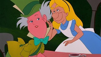Alice dan Mad Hatter saling bertukar wajah. Foto: internet