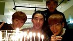 Kangen Sama Taecyeon? Intip Gaya Kerennya Saat Kulineran!