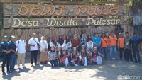 Awal mula berdirinya Dewi Pulesari pada 2012, warga setempat membentuk desa wisata setelah sempat terpuruk ekonominya akibat erupsi Merapi 2010. Sepulang dari pengungsian, warga dengan pendampingan dari pemerintah mencoba mengoptimalkan potensi yang ada (Ristu Hanafi/detikTravel)