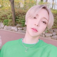 Jin Ho yang juga dikenal sebagai Prince Han menunjukkan potret selfie dirinya yang mirip anime di postingan Instagramnya. Kini, ia adalah model profesional dan menggunakan tampilan barunya untuk mencari nafkah. Foto: Dok. Han Jin Ho