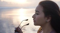 Terpana dengan indahnya ciptaanMu, tulis Adzana di caption foto Instagramnya (adzanabs/Instagram)