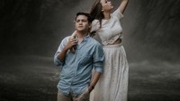 Foto-foto prewedding mereka sempat menjadi perhatian netizen karena konsep uniknya. Foto: Instagram Adzana Bing Slamet