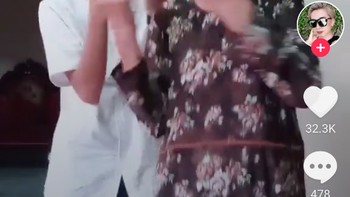 Selain anak kecil, yang usianya sudah tidak muda lagi pun turut memamerkan kemampuannya untuk bergoyang di Tik Tok. Foto: Istimewa