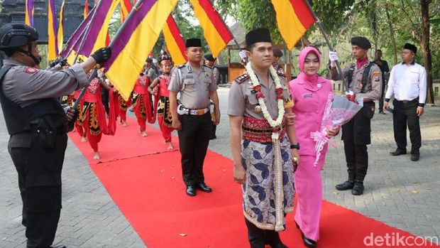 Unik, Polisi Bojonegoro Gelar HUT Bhayangkara di Kayangan Api